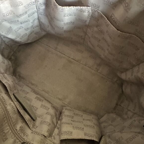 Michael Kors Jet Set Travel Micro-Stud Pearl Grey Saffiano Leather Tote Handbag - Picture 8 of 15